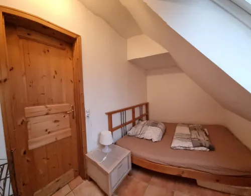 Small vacation apartment with garden view