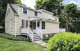 4-Bedroom House in Horse Country  North Salem with WiFi, AC, Fitness Room