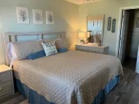 Beautiful 2 bd in Golf Community