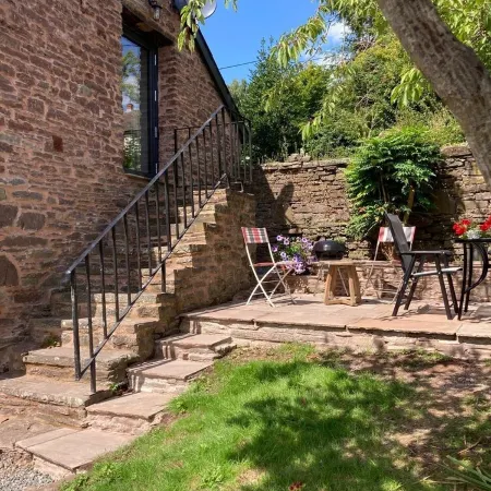 Cosy 2 bed barn in Bannau Brycheiniog national park, with outdoor patio.