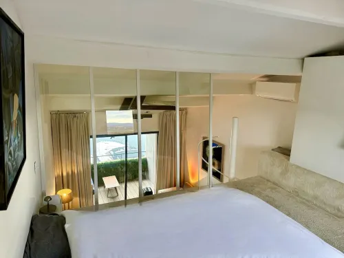 Appartement Avec Patio et vue Exceptionnelle sur les Canaux