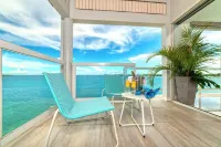 Spacious 5-bedroom villa w/ Private Beach Access 1 minute away in, St. Ann