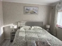 3 Bedroom House Close to Town Centre and Train Station with Driveway and Garden