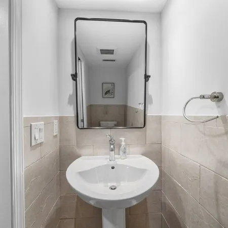 Escape to Paradise in Avalon – Beautiful Condo Just Steps from the Beach