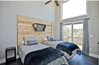 Back 40 ENTRANCE in backyard! 15 minutes to entertainment.