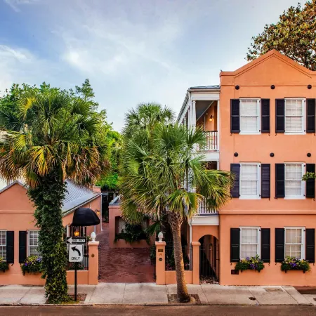 Elliott House Inn