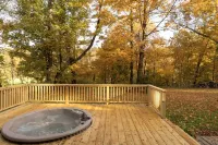 Triple Creek 3 bedroom Cabin near Mohican Park, Malabar Farms & Snow Trails