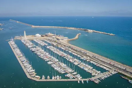 Large 3-cabin sailboat for a unique experience!