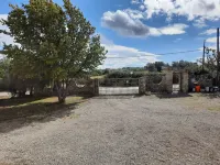 Just 9 km from the Adriatic Sea, L'Acero apartment.