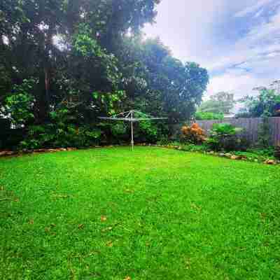 4 BEDROOM TROPICAL HOME + LAP POOL + PARKING FOR CARAVANS, BOATS OR TRAILERS. Hotel Exterior