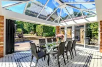 16th Century Chocolate box Thatched Cottage within 2.5 Acres Hotels in West End