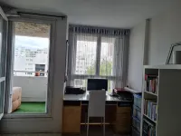 Un Grand Jolie T1 Sans vis a vis Très Lumineux, Agréable au Centre Ville