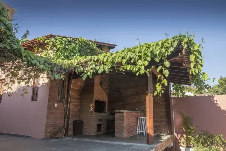 Hideaway for an intimate party in Granja Viana Отели в г. Карапикуиба