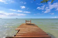 Charming 1 bedroom studio sea front and  huge  creole garden with AC, WiFi Hotel a Port Louis