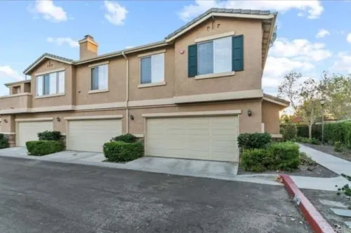 Spacious 4-bedroom townhome with Pool, WiFi, AC in marvelous Murrieta