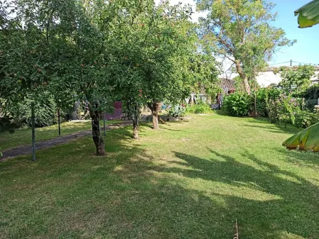 225m² house with pool, spa and billiard table Отели в г. Флуарак