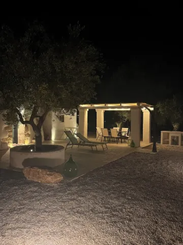 Trullo 4 km from Ostuni with parking space and garden for exclusive use