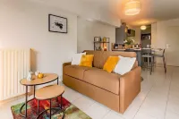 Cosy Apartment with Large Balcony and Private Parking