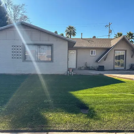 Centrally located older 4-bedroom house in lovely Yuma