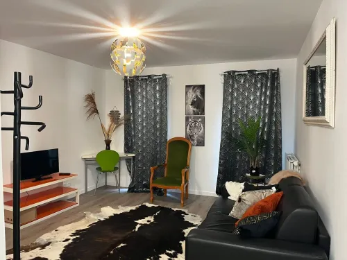 COSY, CHIC STUDIO 5KM FROM PARIS (NOISY-LE-SEC) Hotel a Noisy-le-Sec