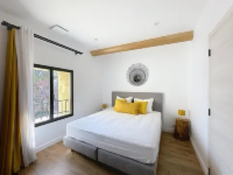 In the middle of 300 olive trees, quiet, part of a farmhouse, with 2 master suites