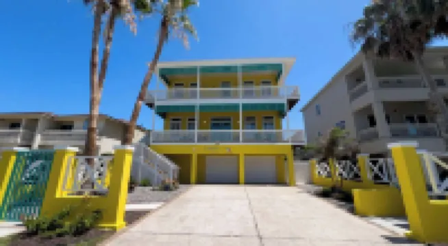 Luxury - 1 Min to Beach - Pool - New Remodel