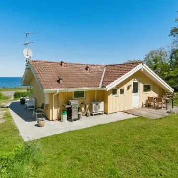 "Henric" - 75m from the Sea