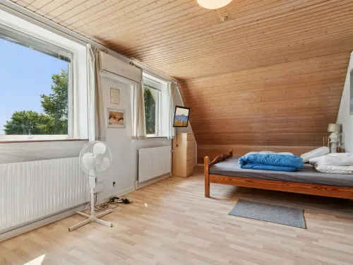 "Lacey" - 4km from the sea