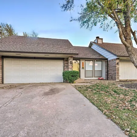 Home w/ Screened Porch ~ 10 Miles to Dtwn OKC! Hotels in Moore