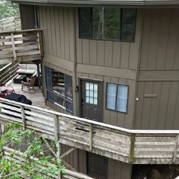 Herman's Hideaway: Remodeled Sugar Mountain Condo, Steps to the Slopes!