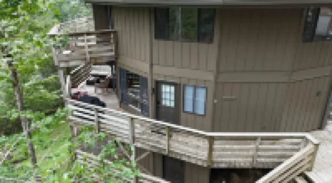 Herman's Hideaway: Remodeled Sugar Mountain Condo, Steps to the Slopes!