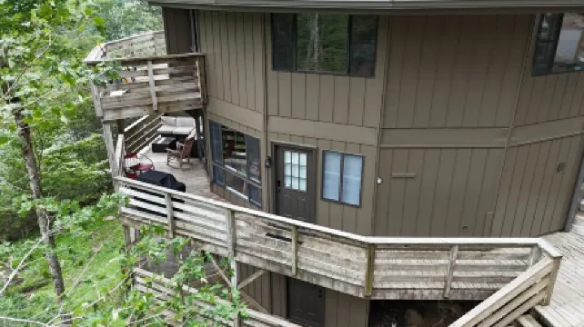 Herman's Hideaway: Remodeled Sugar Mountain Condo, Steps to the Slopes!