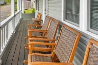 Cozy Fries Escape w/ Mountain & River Views! - parking