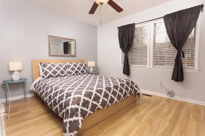 Spacious & Charming ★ UNC Home ★ Monthly Townhome ★ Pet Friendly Hotels near Steel String Brewery Carrboro