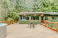 Hygge Cabin on the River Hoteles en Rhododendron