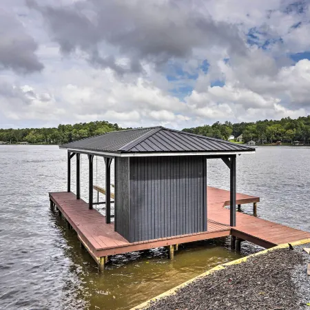Waterfront Gem on Lake Sinclair with Boat Dock!