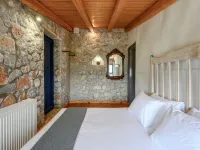 Villa in Crete with Private Pool & Mountain Views -  Ferienhäuser