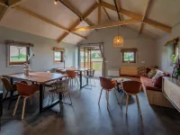 Lodge in Drenthe with Scenic Veranda - 2 ดาว