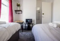 12 Cornwallis Lodge Family Room 2