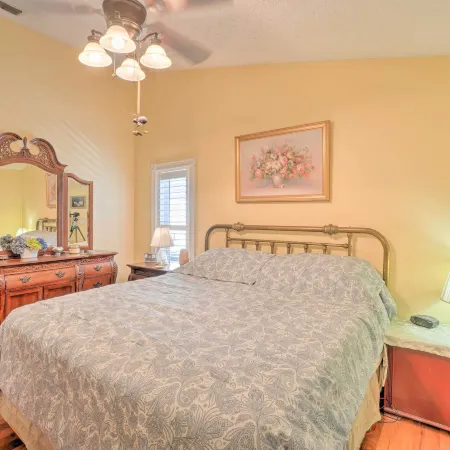 Tampa Home w/ Private Backyard ~ 15 Mi to Downtown