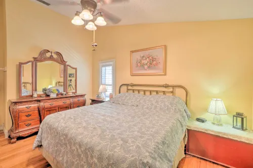 Tampa Home w/ Private Backyard ~ 15 Mi to Downtown - Homestays