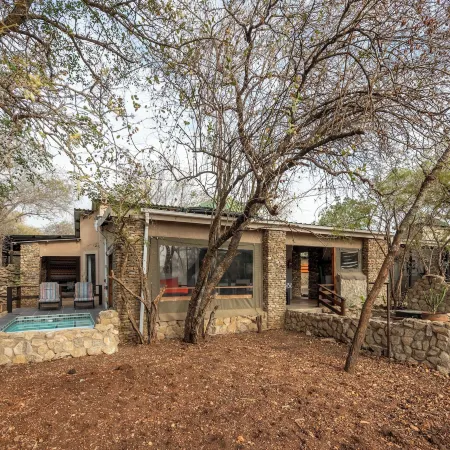 Foxy Crocodile Bush Lodge & Kruger Safaris