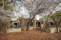 Foxy Crocodile Bush Lodge & Kruger Safari's - No Loadshedding