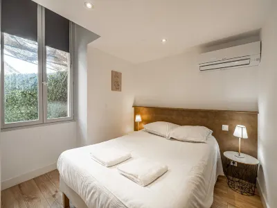 Modern Mezzanine Apt 2BR/4P - Place Garibaldi Hotels in Nice Port