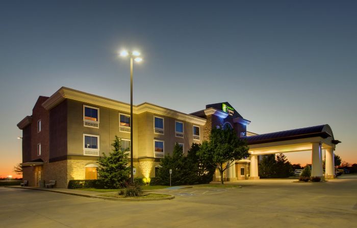Holiday Inn Express & Suites VERNON COLLEGE AREA (HWY 287) by IHG