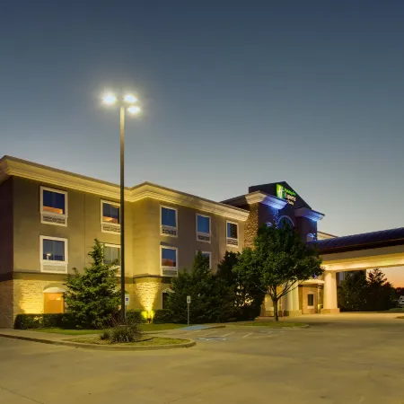 Holiday Inn Express & Suites VERNON COLLEGE AREA (HWY 287) by IHG