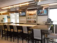 Holiday Inn GREENSBORO COLISEUM by IHG - Barer