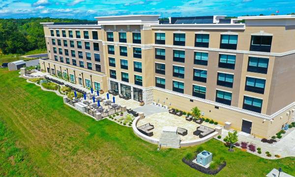 Holiday Inn Express & Suites Elizabethtown North by IHG