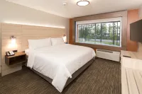 홀리데이 인 익스프레스 & 스위트 게일로드 바이 IHG - 주차장