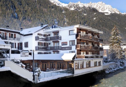 Hôtel de l'Arve by HappyCulture의 모던한 외관